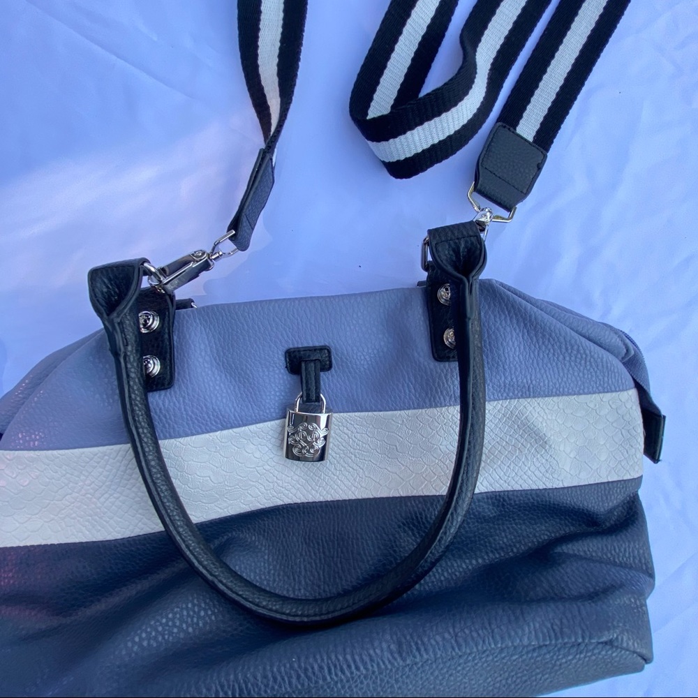 Jessica Simpson Handbag - Picture 9 of 10